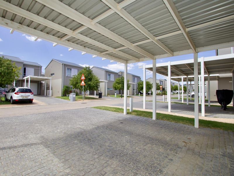 Duplex Townhouse for sale in Somerset Lakes Lifestyle Estate, Somerset West - Photo 5