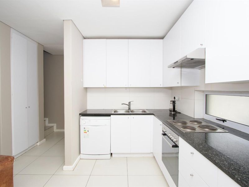 Duplex Townhouse for sale in Somerset Lakes Lifestyle Estate, Somerset West - Photo 9