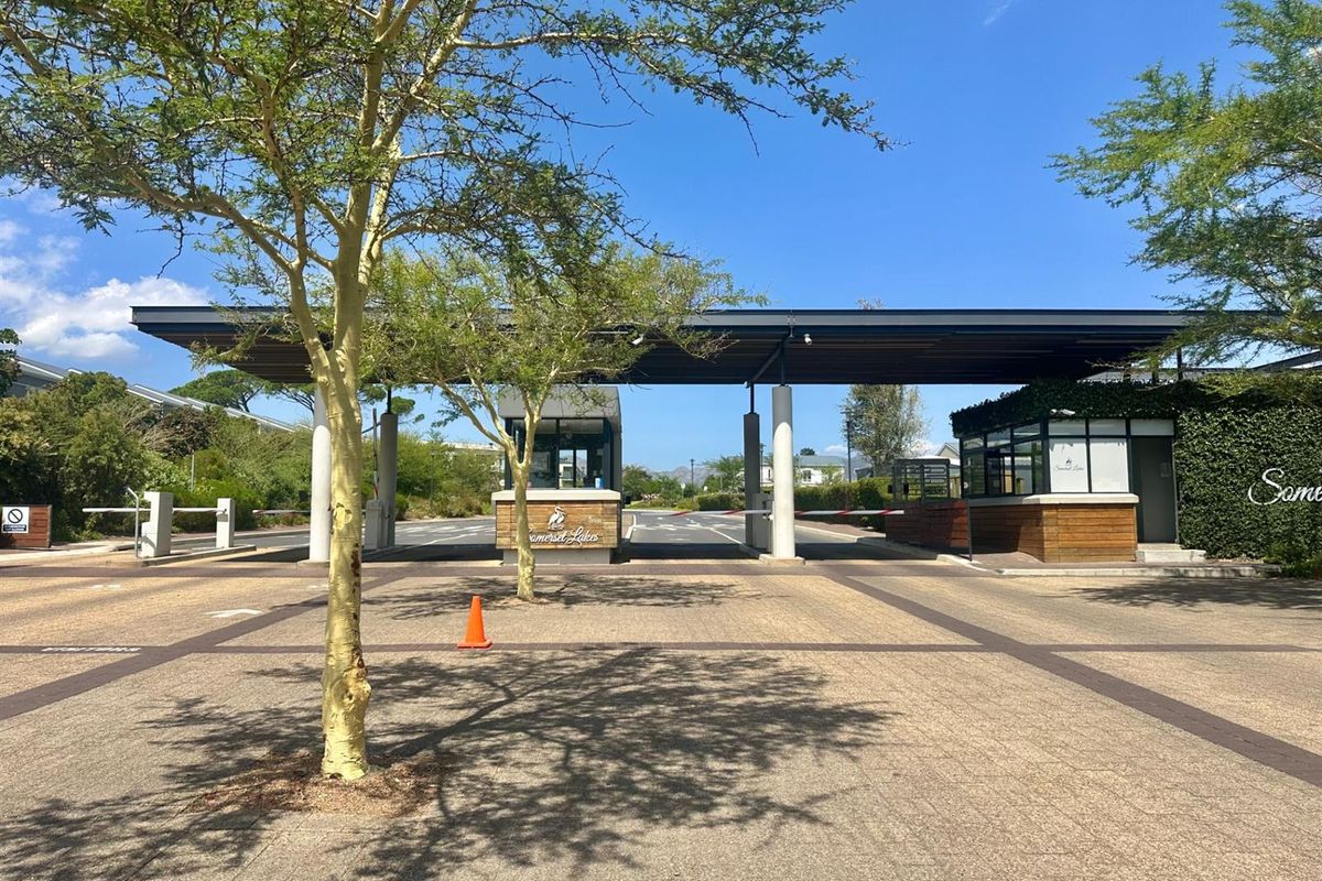 Duplex Townhouse for sale in Somerset Lakes Lifestyle Estate, Somerset West - Photo 2