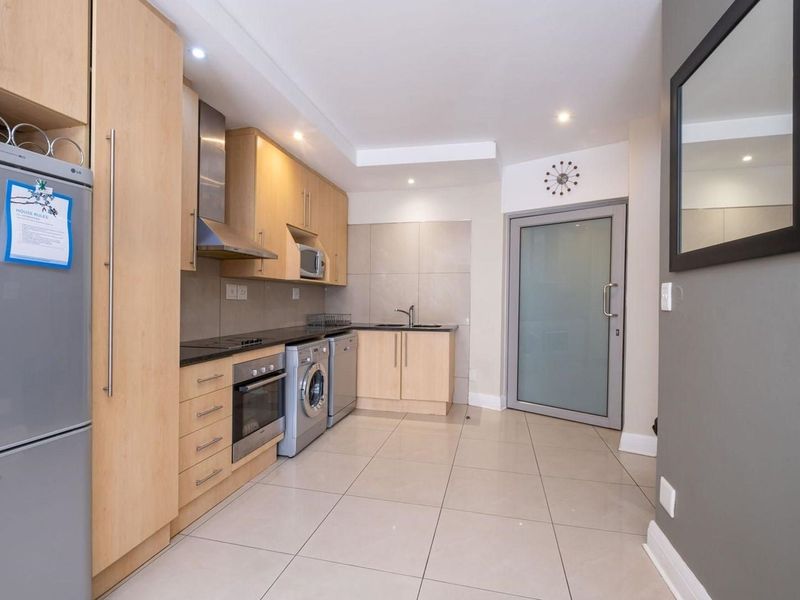 New York living in the heart of Sandton - Photo 7