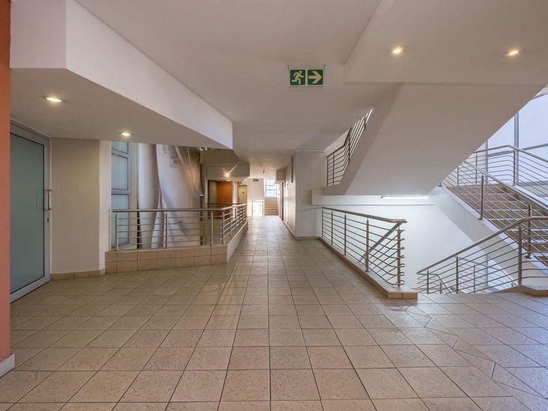 New York living in the heart of Sandton - Photo 3