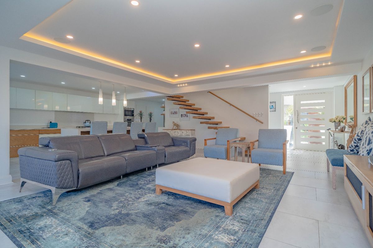 Townhouse For Sale in Umhlanga Central, Umhlanga, KwaZulu Natal - Photo 2