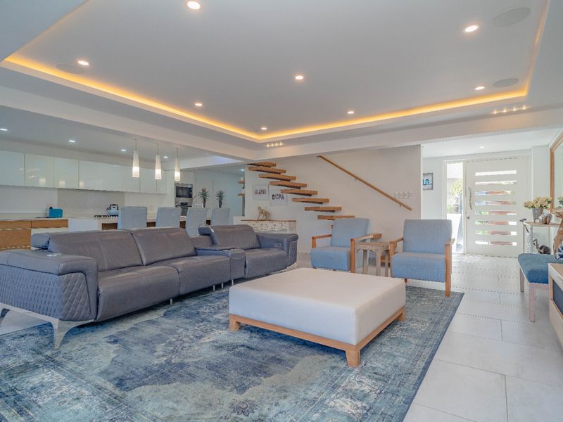 Townhouse For Sale in Umhlanga Central, Umhlanga, KwaZulu Natal - Photo 2