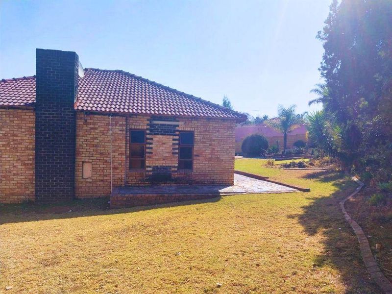 House for sale in Rembrandt Park, Johannesburg - Photo 2