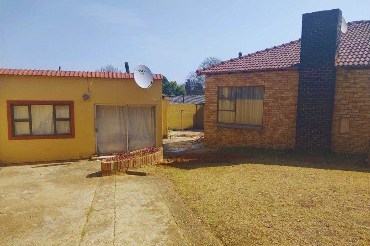 House for sale in Rembrandt Park, Johannesburg - Photo 3