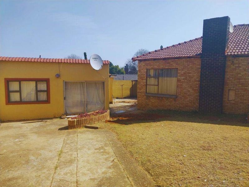 House for sale in Rembrandt Park, Johannesburg - Photo 3