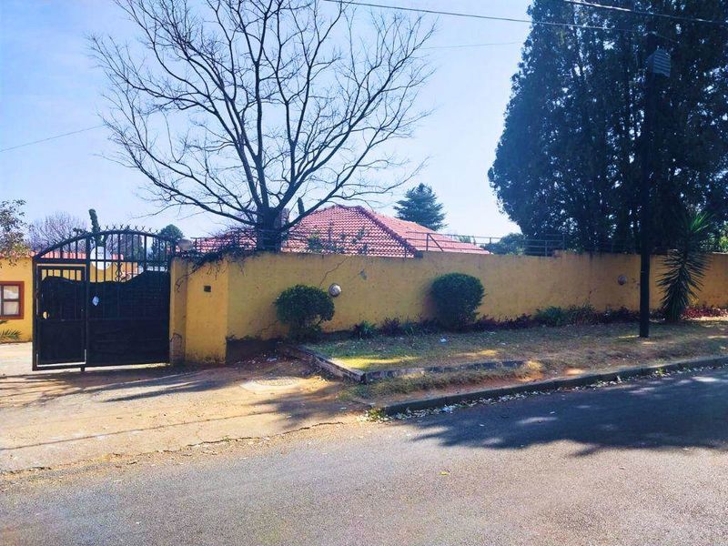 House for sale in Rembrandt Park, Johannesburg - Photo 1