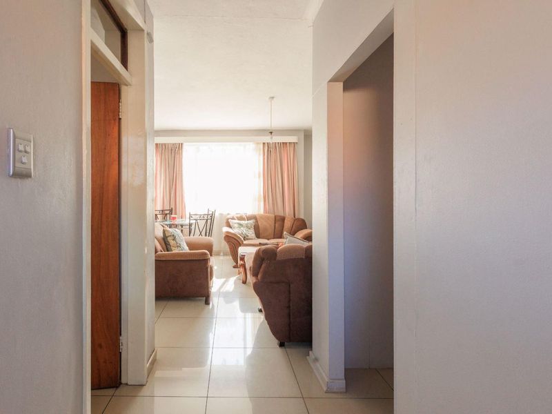 Apartment for sale in Barry Hertzog Park, Newcastle, KwaZulu Natal - Photo 8