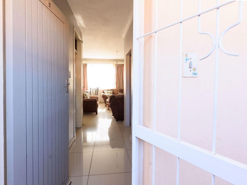 Apartment for sale in Barry Hertzog Park, Newcastle, KwaZulu Natal - Photo 5