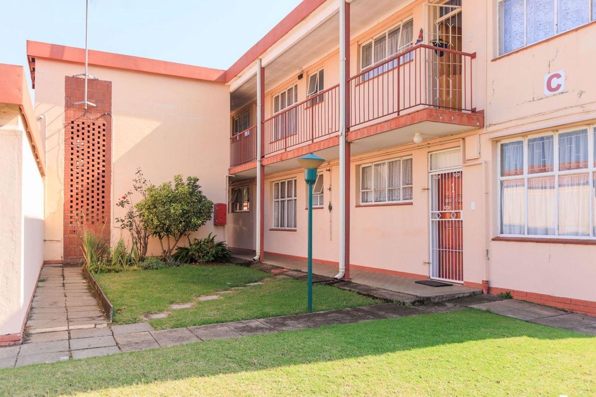 Apartment for sale in Barry Hertzog Park, Newcastle, KwaZulu Natal - Photo 2