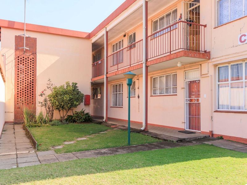 Apartment for sale in Barry Hertzog Park, Newcastle, KwaZulu Natal - Photo 2