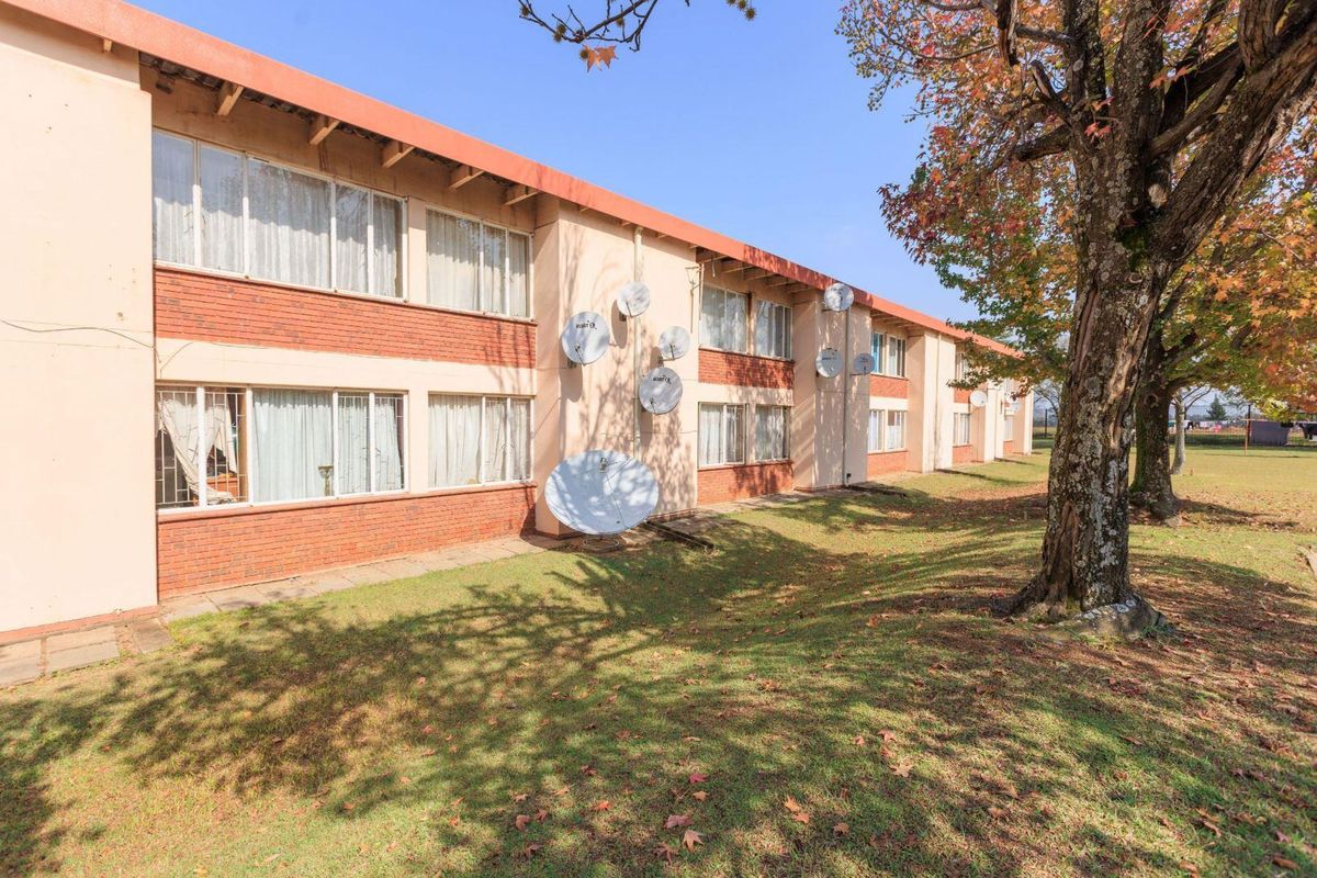 Apartment for sale in Barry Hertzog Park, Newcastle, KwaZulu Natal - Photo 4