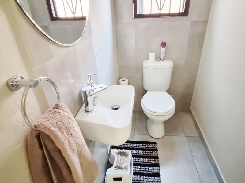 Townhouse For Sale in Fairleads, Benoni - Photo 10