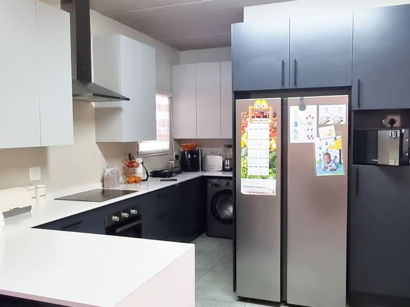 Townhouse For Sale in Fairleads, Benoni - Photo 3