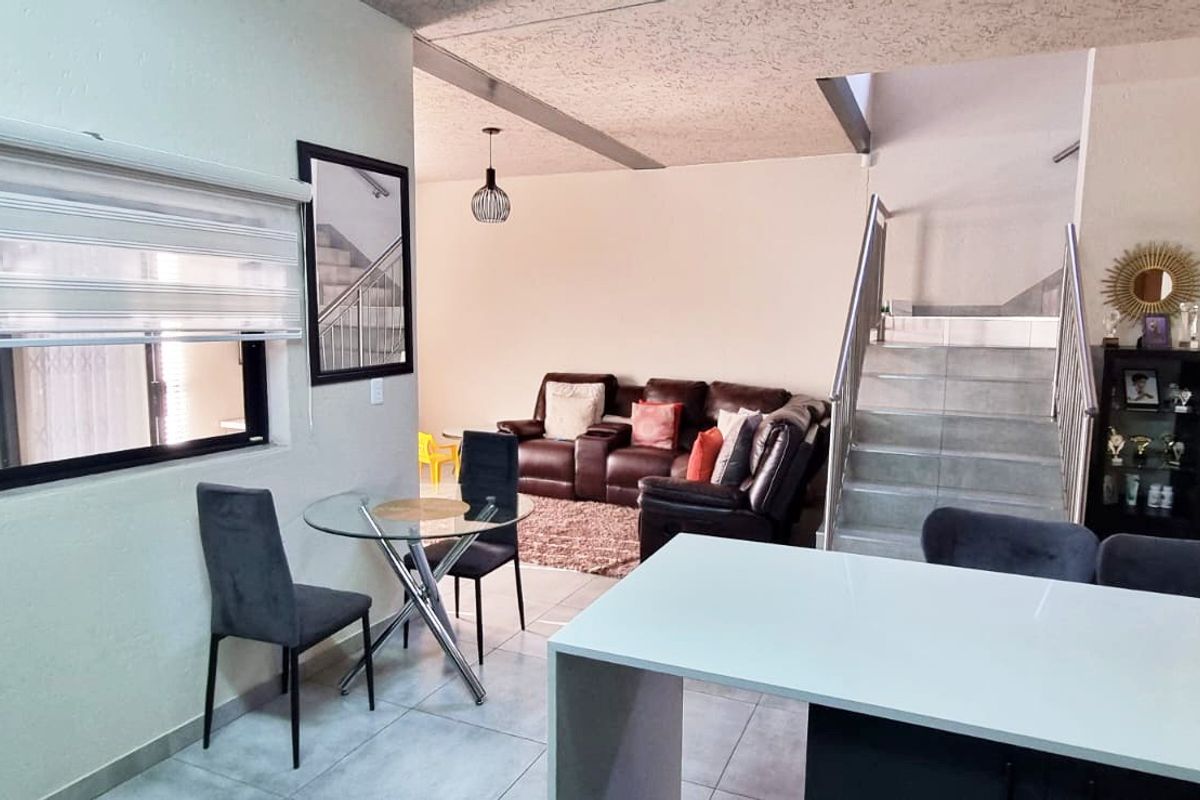 Townhouse For Sale in Fairleads, Benoni - Photo 5