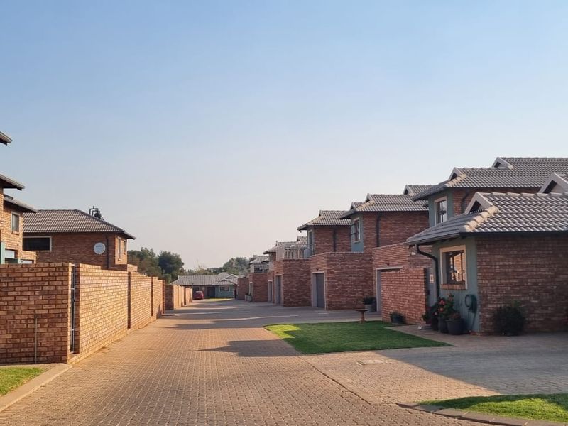 Townhouse For Sale in Fairleads, Benoni - Photo 1
