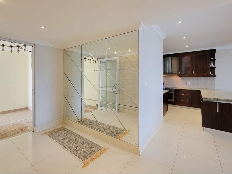 3 Bed Apartment with drive-up access for Sale in Ilala Palms - Photo 4