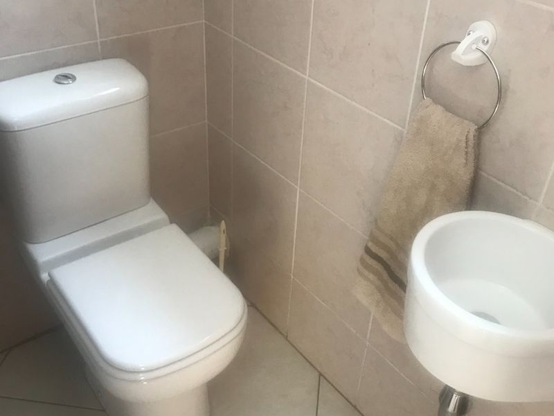 House For Sale in Arcon Park, Vereeniging - Photo 2