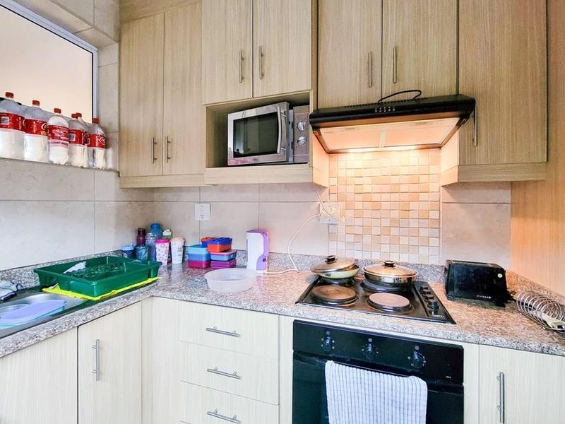 2.5 Bed Apartment For Sale in North Beach - Photo 9