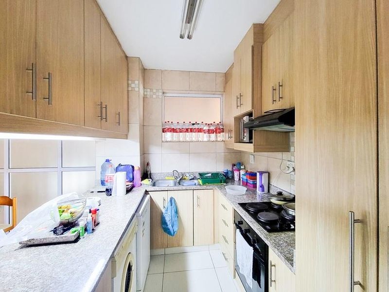 2.5 Bed Apartment For Sale in North Beach - Photo 8