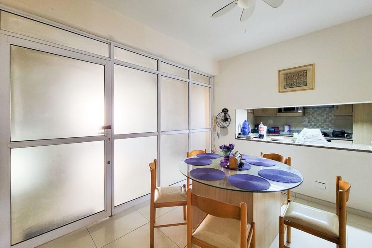 2.5 Bed Apartment For Sale in North Beach - Photo 2
