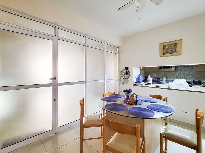 2.5 Bed Apartment For Sale in North Beach - Photo 2