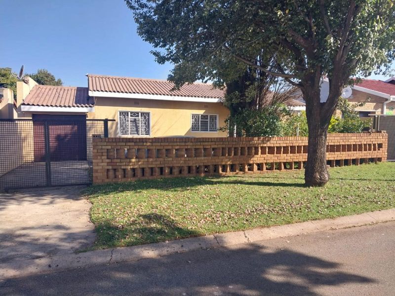 3 Bedroom House for sale in Pimville, Soweto - Photo 1