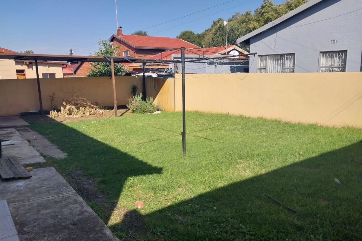 3 Bedroom House for sale in Pimville, Soweto - Photo 4