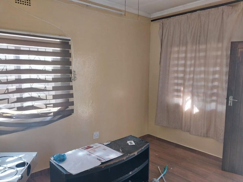 3 Bedroom House for sale in Pimville, Soweto - Photo 7