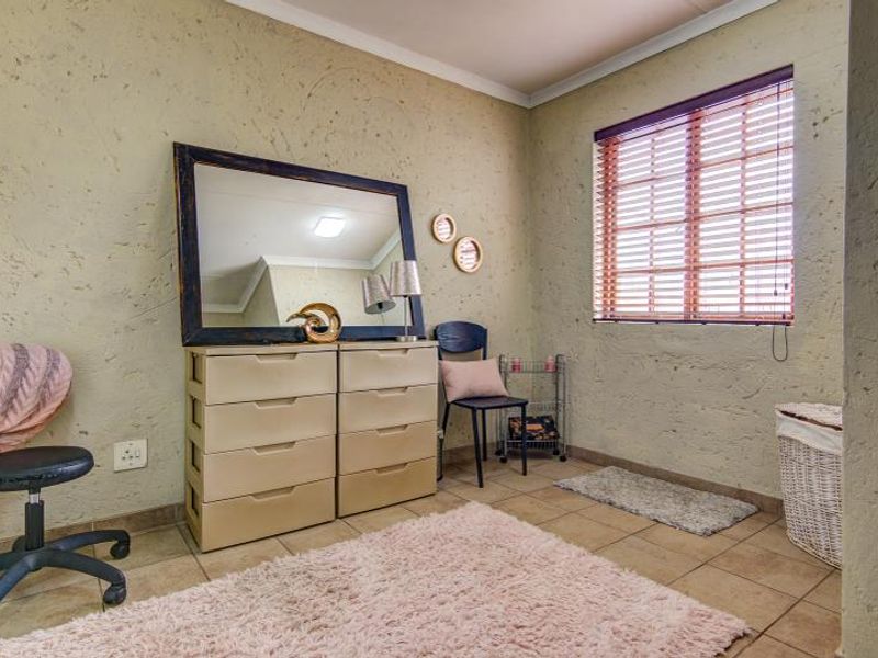 Townhouse For Sale in Glen Marais, Kempton Park - Photo 2