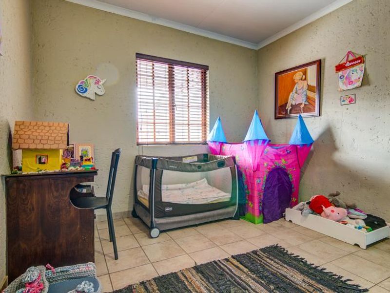 Townhouse For Sale in Glen Marais, Kempton Park - Photo 9