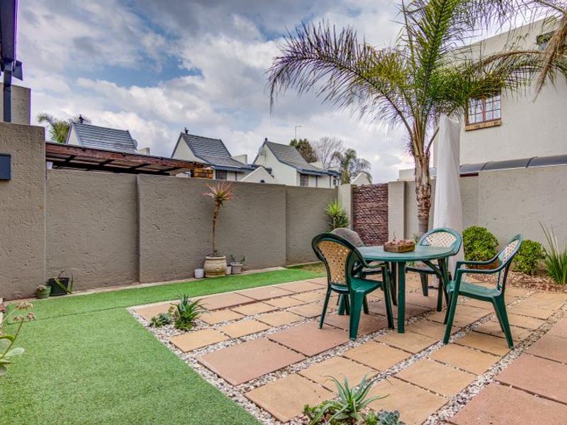 Townhouse For Sale in Glen Marais, Kempton Park - Photo 7