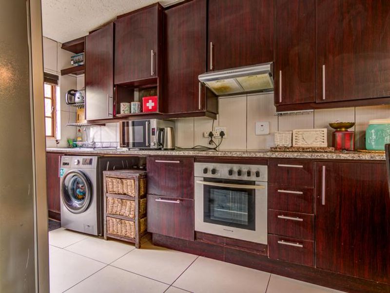 Townhouse For Sale in Glen Marais, Kempton Park - Photo 3