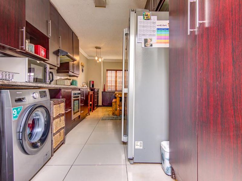 Townhouse For Sale in Glen Marais, Kempton Park - Photo 4