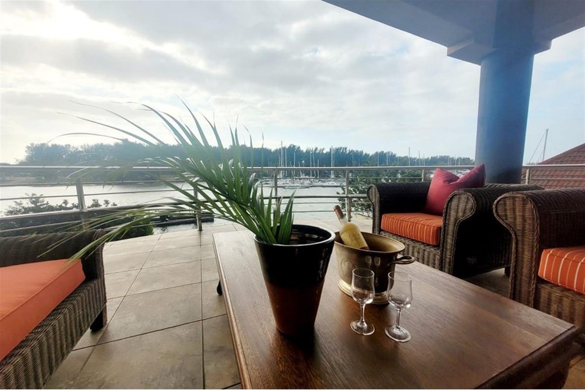 Exclusive VIP Waterfront living! Open to offers! - Photo 2