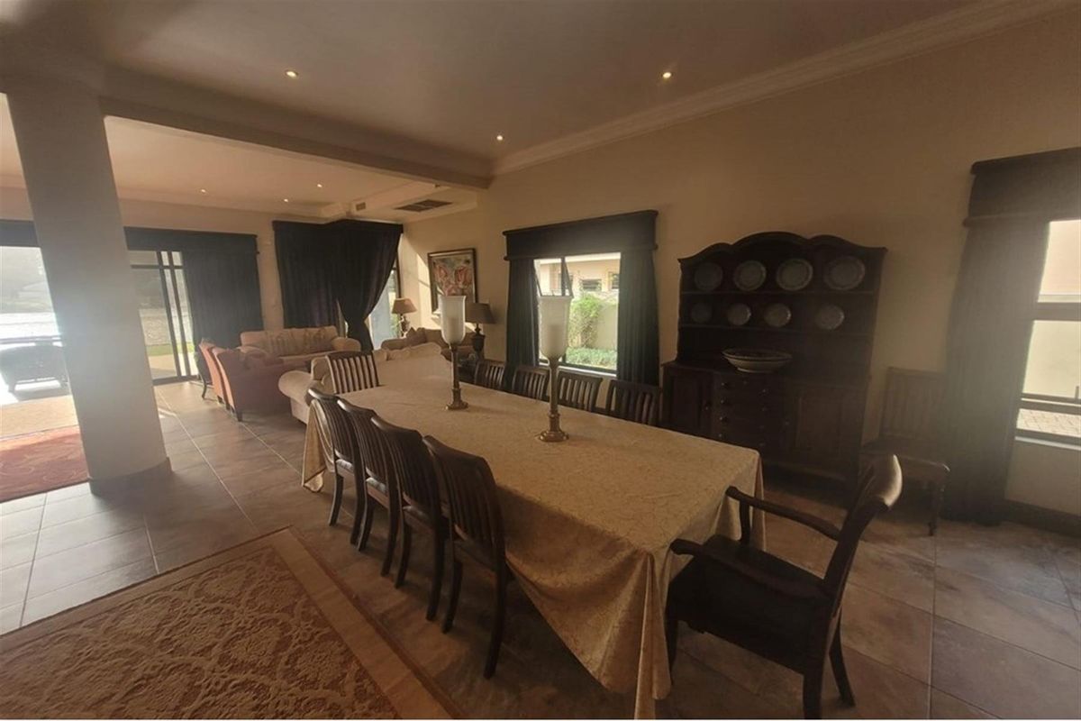 Exclusive VIP Waterfront living! Open to offers! - Photo 5