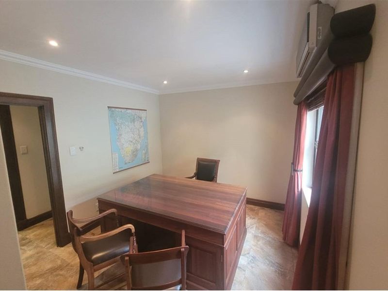 Exclusive VIP Waterfront living! Open to offers! - Photo 9