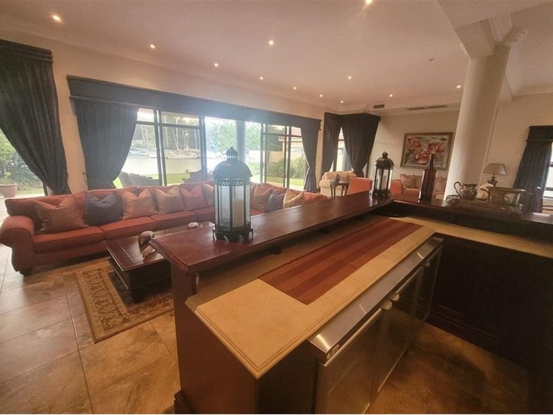 Exclusive VIP Waterfront living! Open to offers! - Photo 7