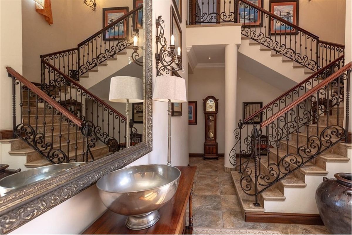 Exclusive VIP Waterfront living! Open to offers! - Photo 4