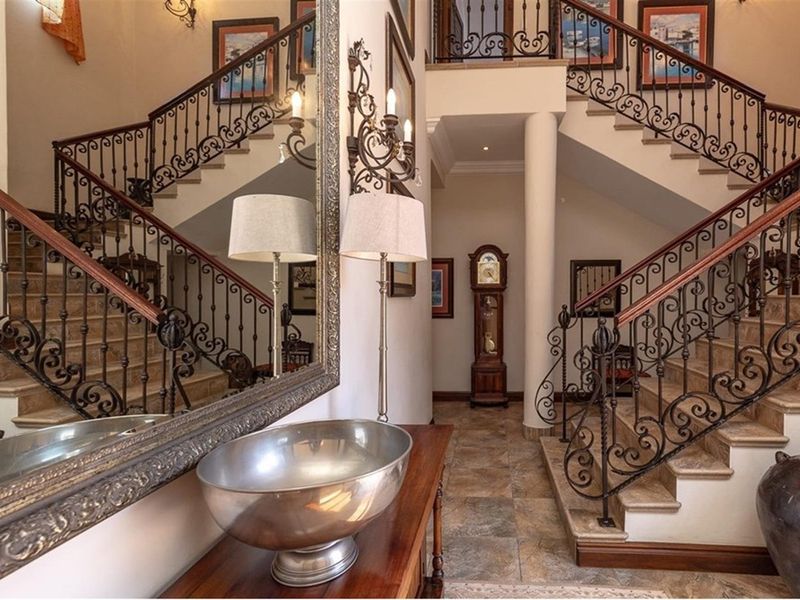 Exclusive VIP Waterfront living! Open to offers! - Photo 4