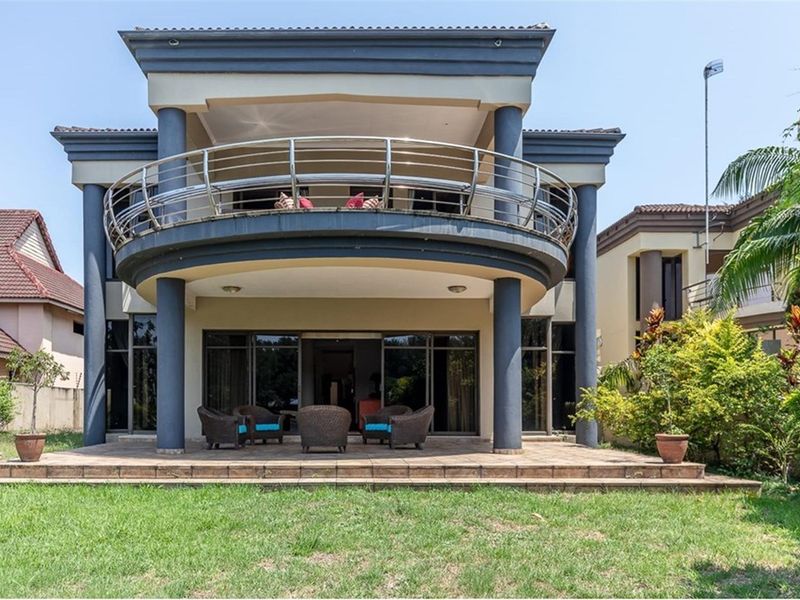 Exclusive VIP Waterfront living! Open to offers! - Photo 3