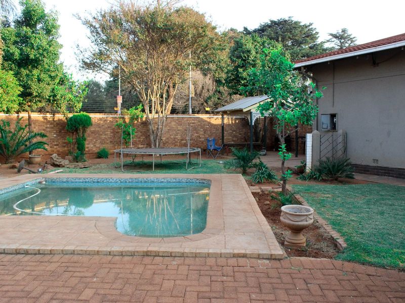House For Sale in Dalview, Brakpan - Photo 2