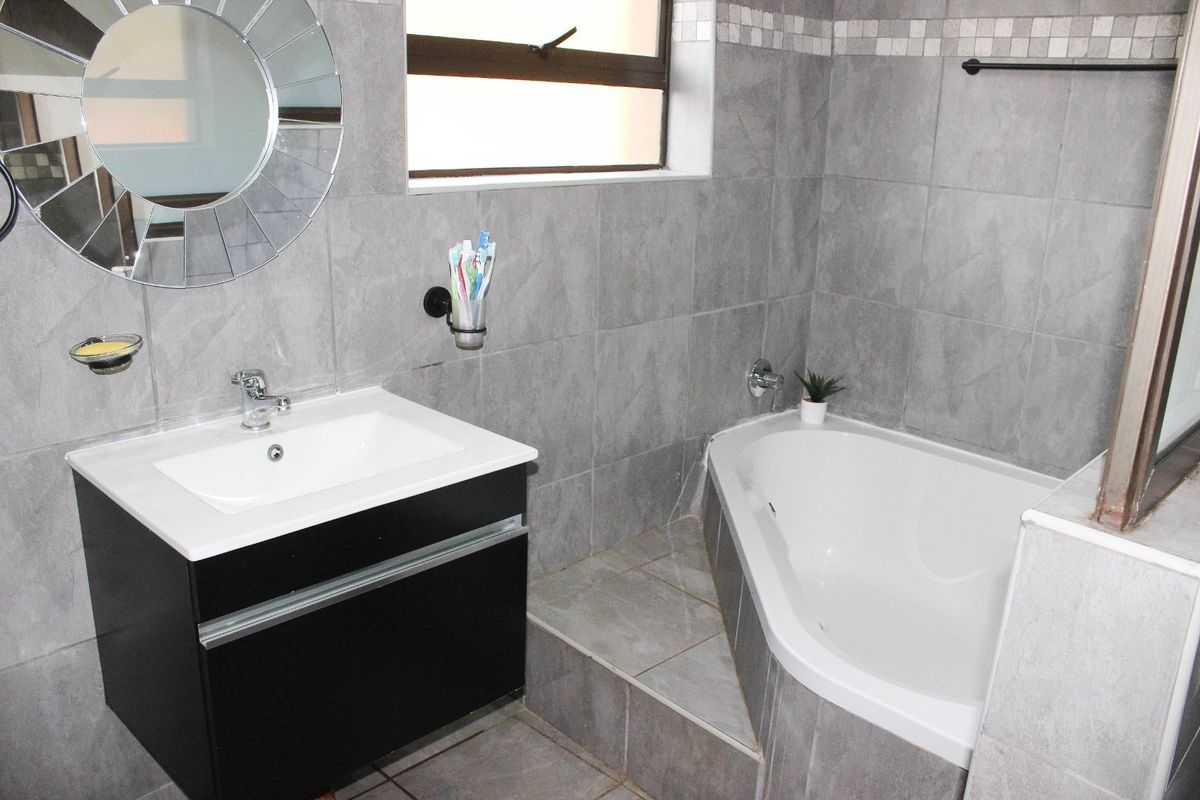 House For Sale in Dalview, Brakpan - Photo 5