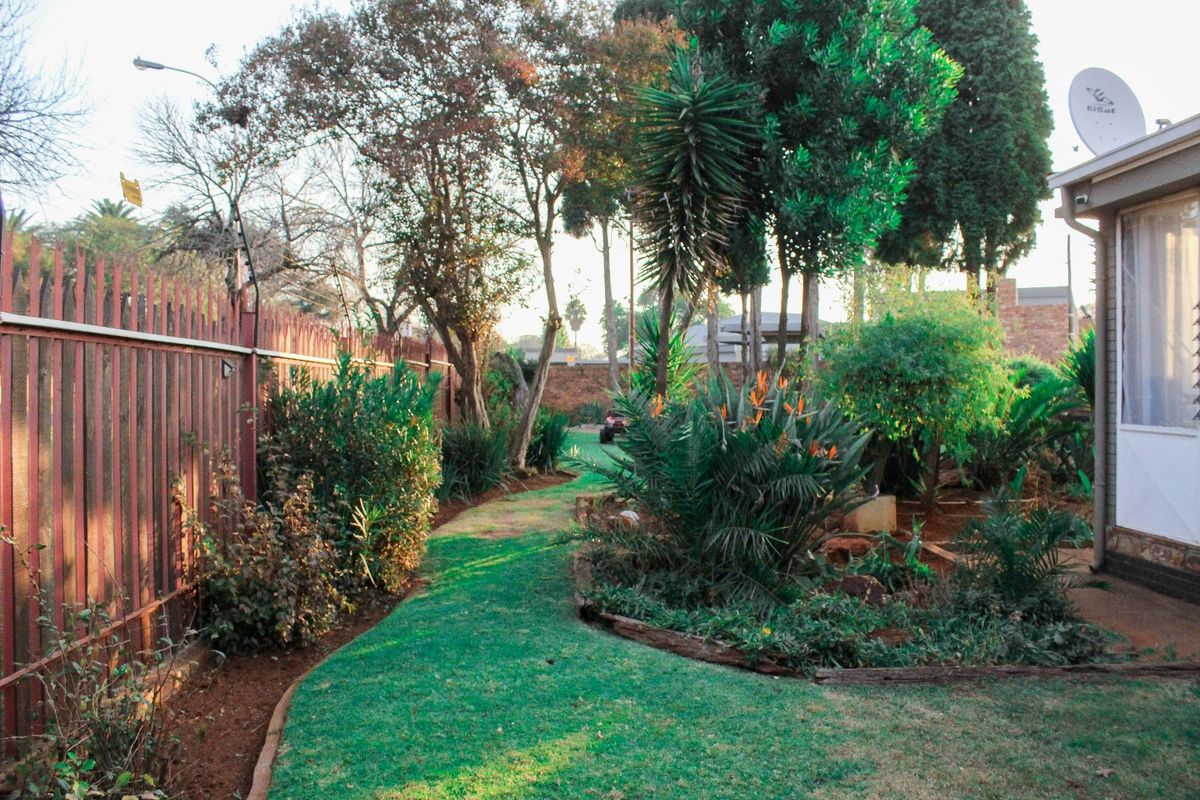 House For Sale in Dalview, Brakpan - Photo 3