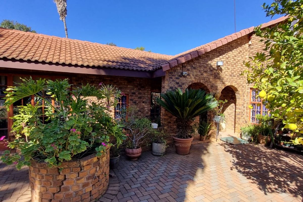 Charming 21 ha Farm in Yzervarkfontein - A Farmers Dream Come True - Photo 2