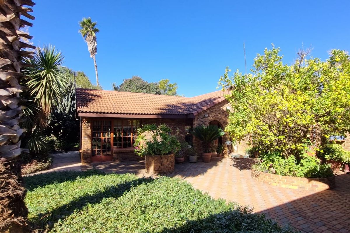 Charming 21 ha Farm in Yzervarkfontein - A Farmers Dream Come True - Photo 3