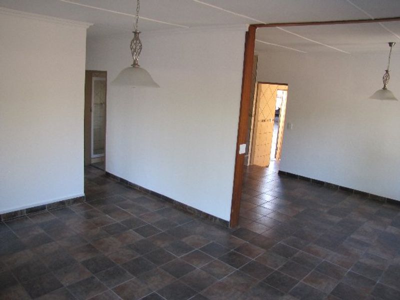 House to Rent in Silverton, Pretoria - Photo 3