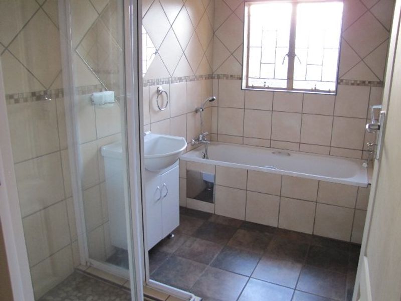 House to Rent in Silverton, Pretoria - Photo 8