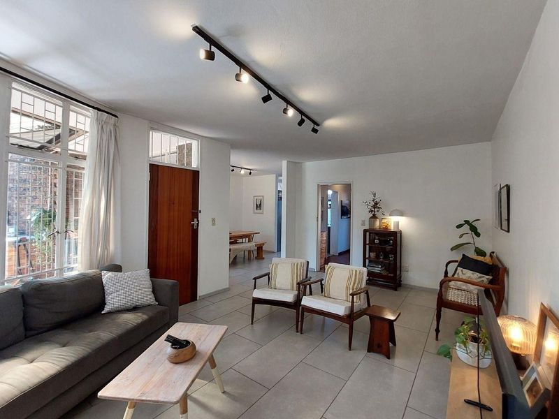 Townhouse To Rent in Lynnwood, Pretoria - Photo 1