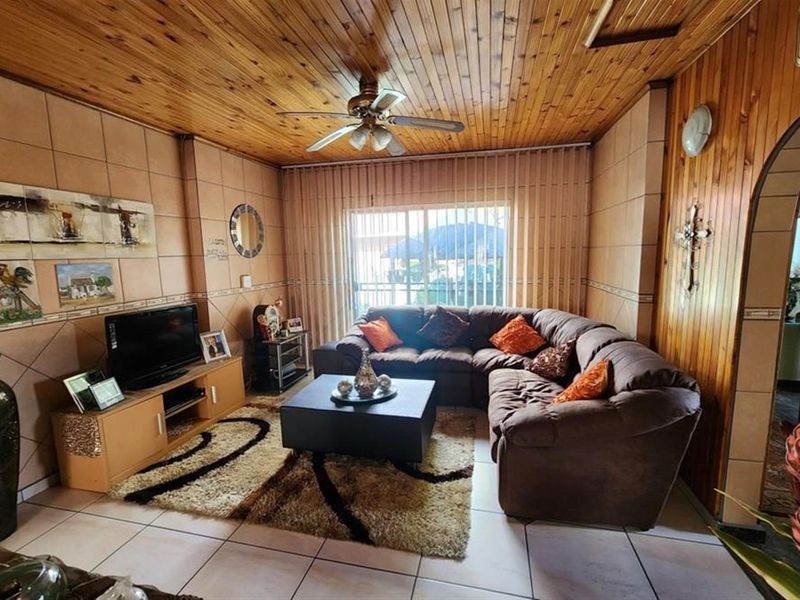 Charming Family Home with Flatlet Potential in Sunair Park - Photo 8